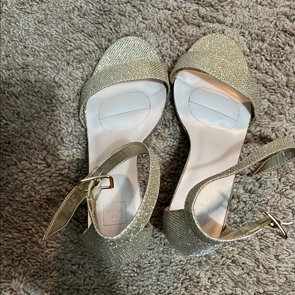 Elegant Gold Women's Sandals